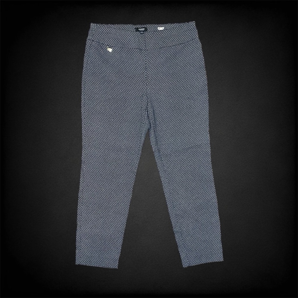 Premise Studio Stretchy Black and White Patterned Ankle Pants
